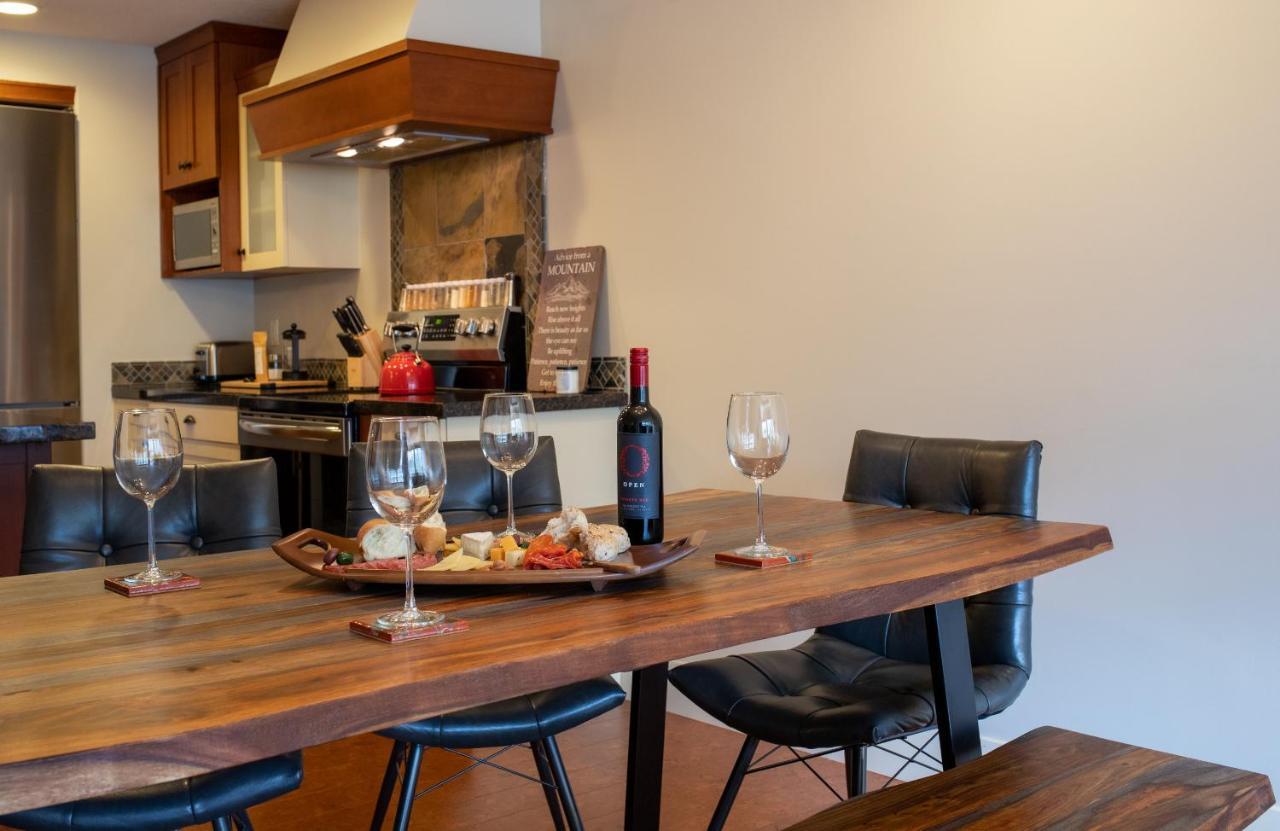 Misty Mountain- Premium 2 Bedroom Mountain View Canmore Esterno foto