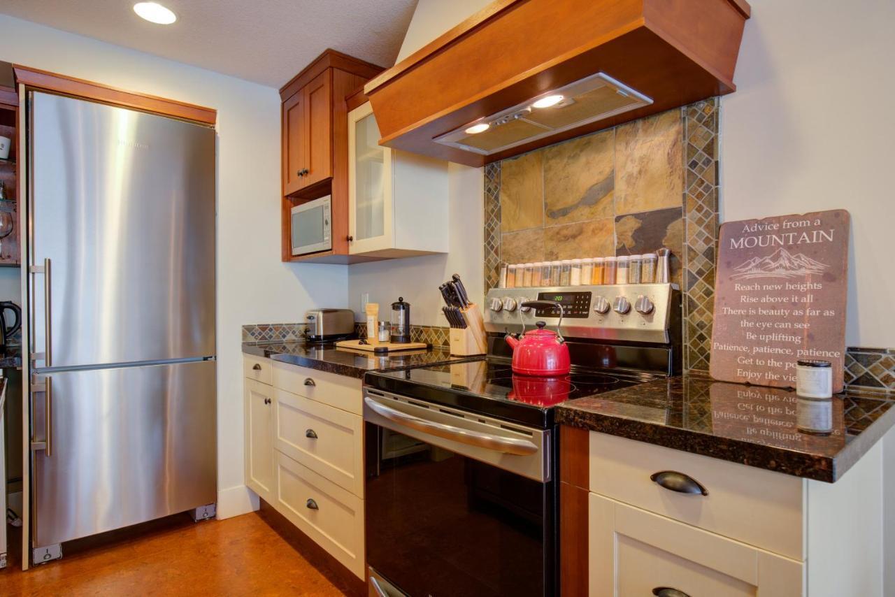 Misty Mountain- Premium 2 Bedroom Mountain View Canmore Esterno foto