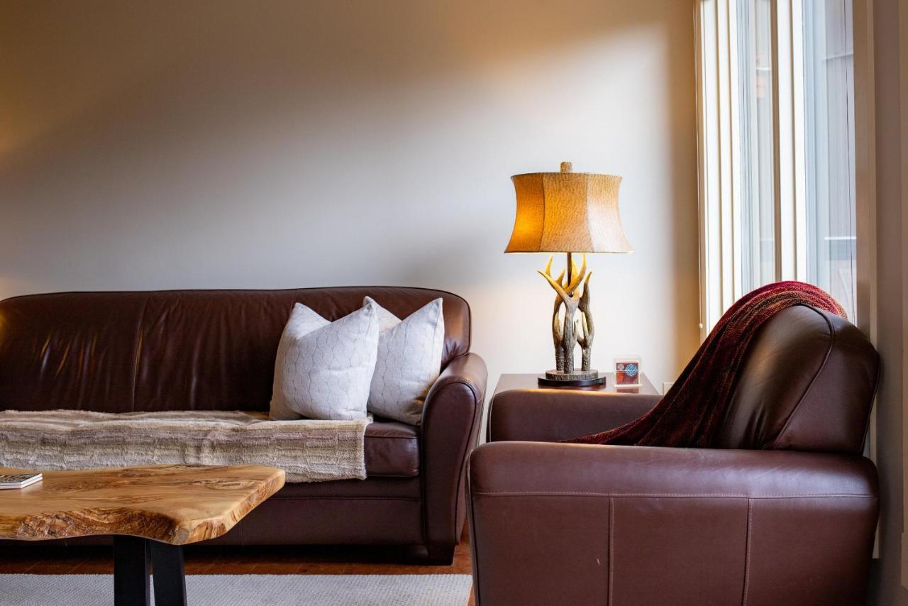 Misty Mountain- Premium 2 Bedroom Mountain View Canmore Esterno foto